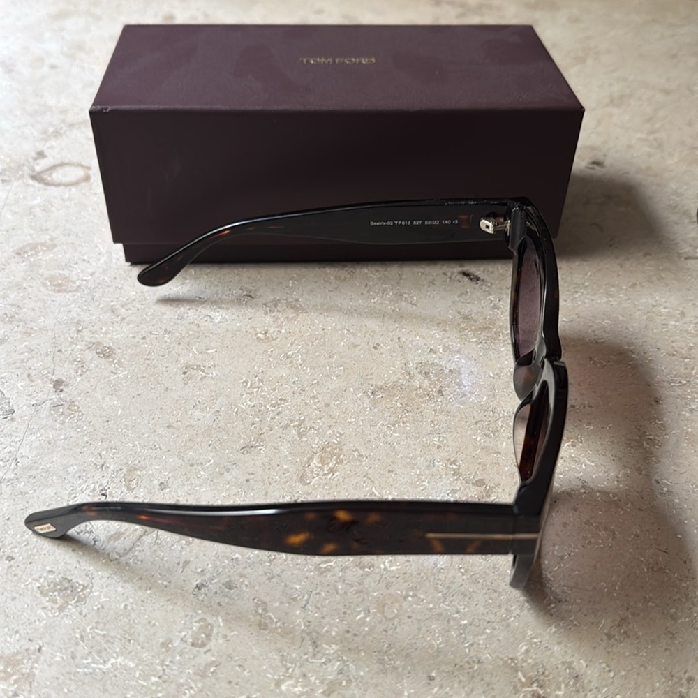 Tom Ford Black Oversized sunglasses Beatrice Havana TF613 - Picture 3 of 4